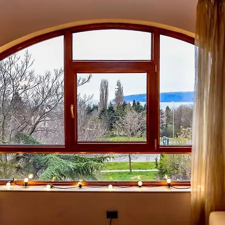 Sea View Next To Sea Garden And * Warna